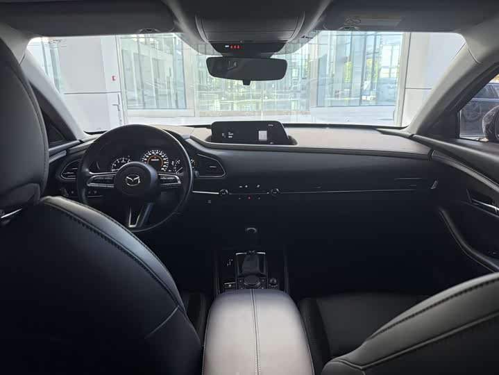 Фото 18 - Mazda CX-30