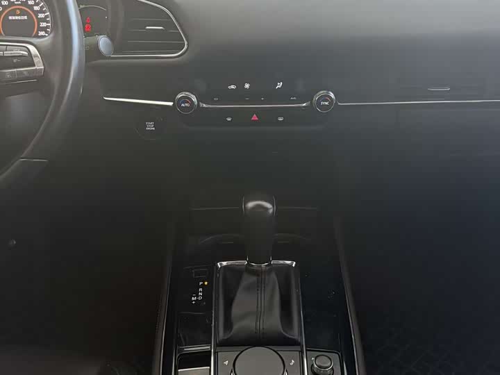 Фото 21 - Mazda CX-30