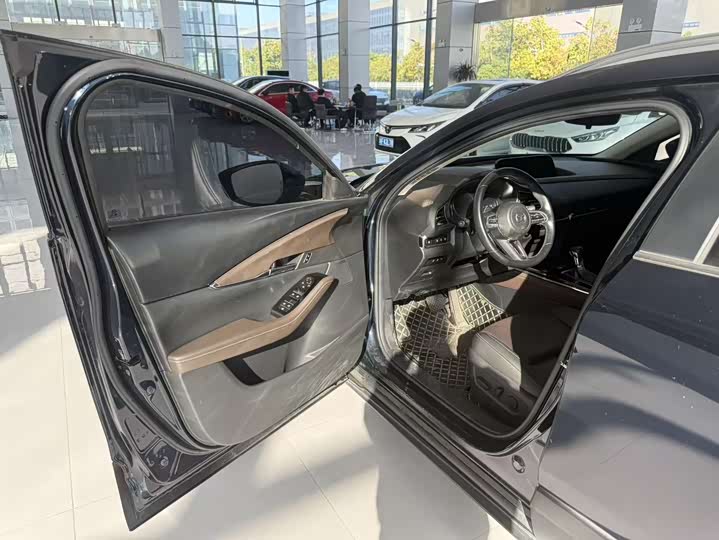 Фото 9 - Mazda CX-30