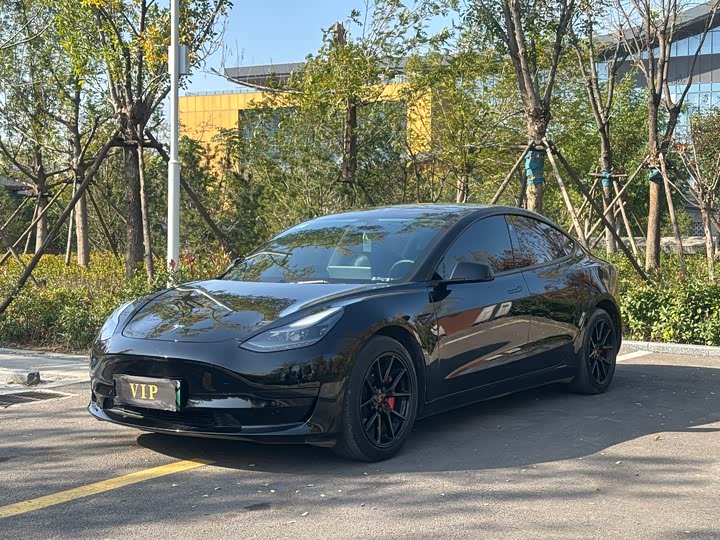 Фото 1 - Tesla Model 3