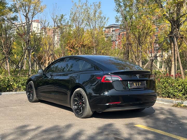 Фото 7 - Tesla Model 3