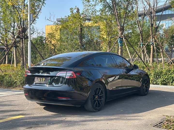 Фото 9 - Tesla Model 3