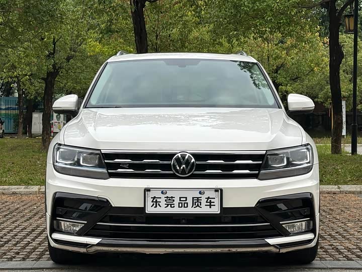 Фото 2 - Volkswagen Tiguan L Pro