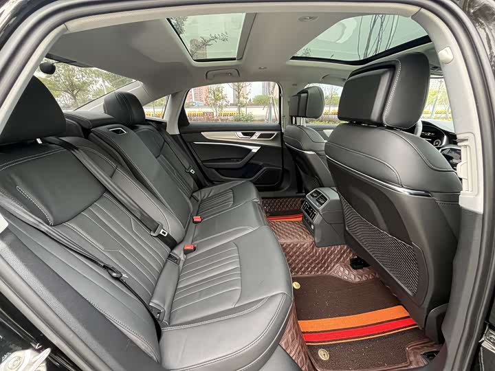 Фото 12 - Audi A6L