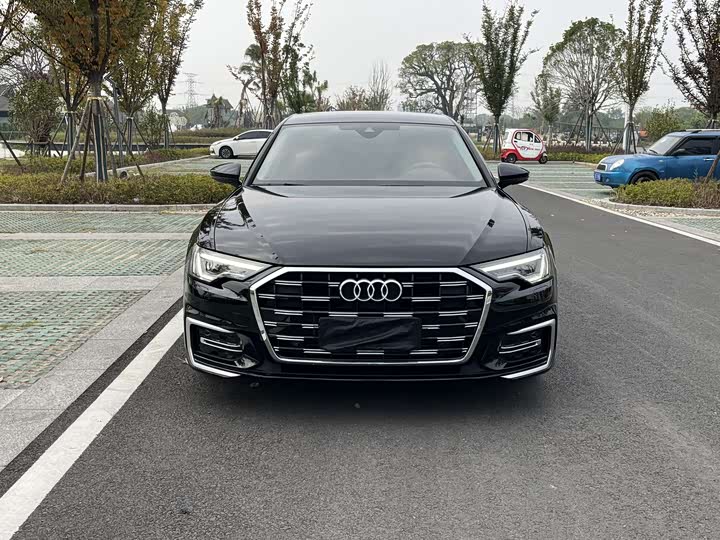 Фото 2 - Audi A6L