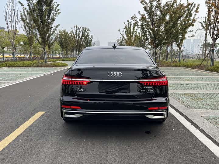 Фото 5 - Audi A6L