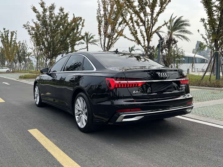 Фото 6 - Audi A6L