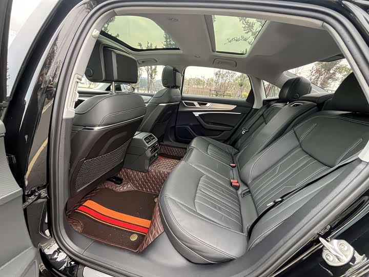 Фото 9 - Audi A6L