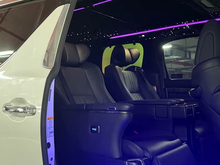 Фото 13 - Toyota Alphard