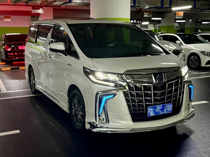 Фото 3 - Toyota Alphard