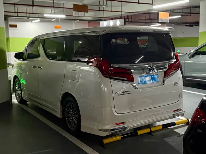 Фото 4 - Toyota Alphard