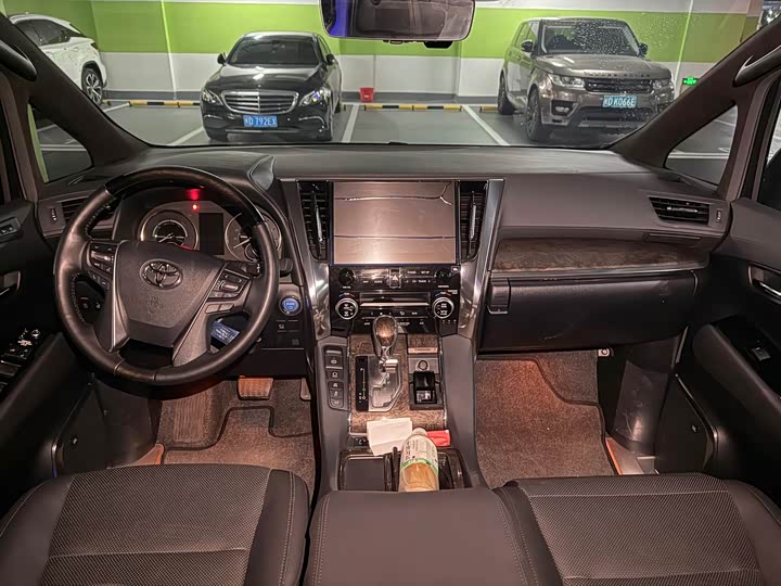 Фото 7 - Toyota Alphard