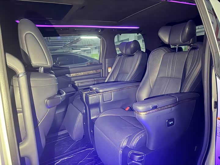 Фото 9 - Toyota Alphard