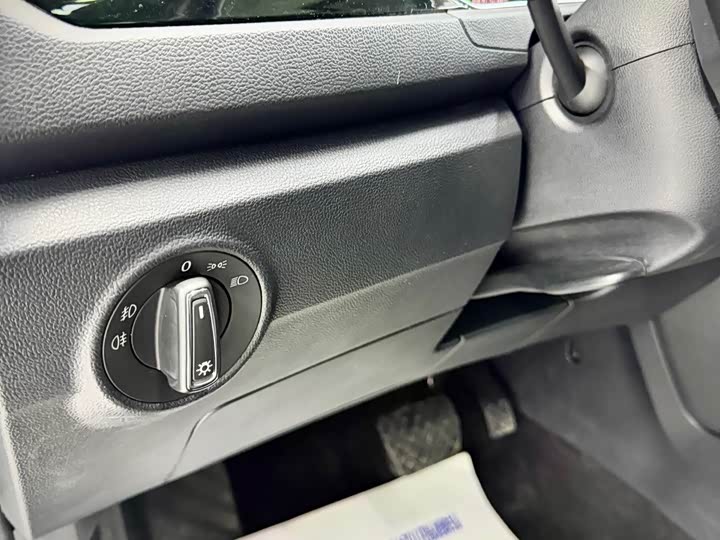 Фото 15 - Volkswagen T-Roc