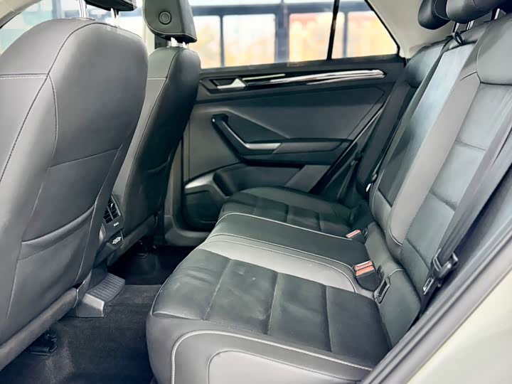 Фото 16 - Volkswagen T-Roc