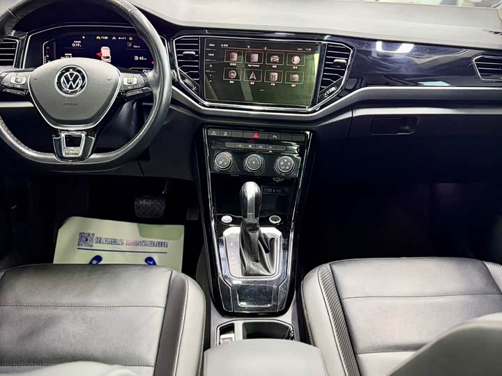 Фото 18 - Volkswagen T-Roc