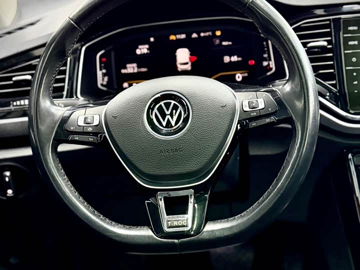 Фото 22 - Volkswagen T-Roc