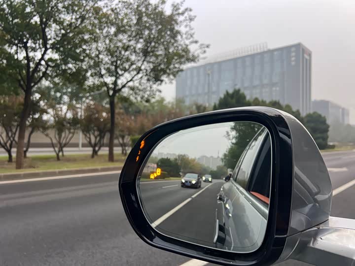 Фото 11 - LiXiang L8