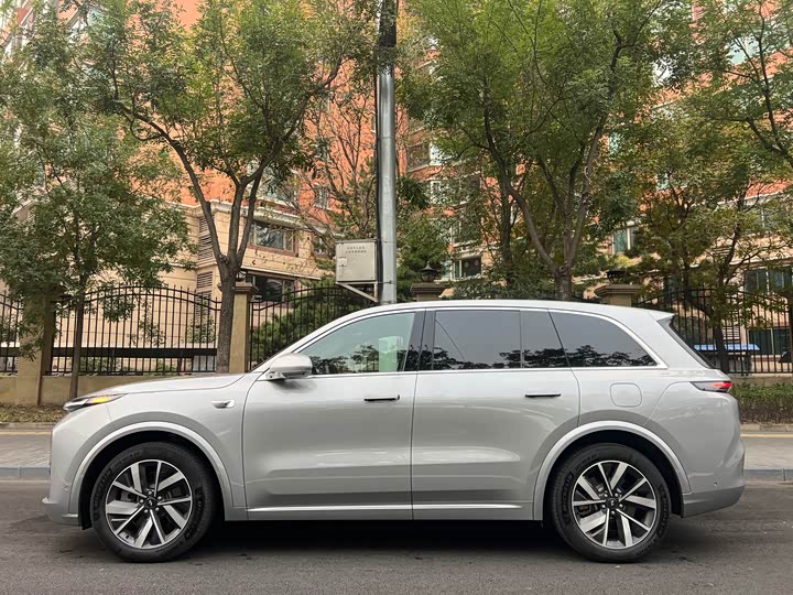 Фото 13 - LiXiang L8