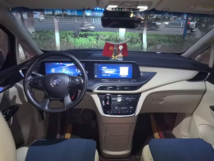 Фото 10 - Buick GL8 ES