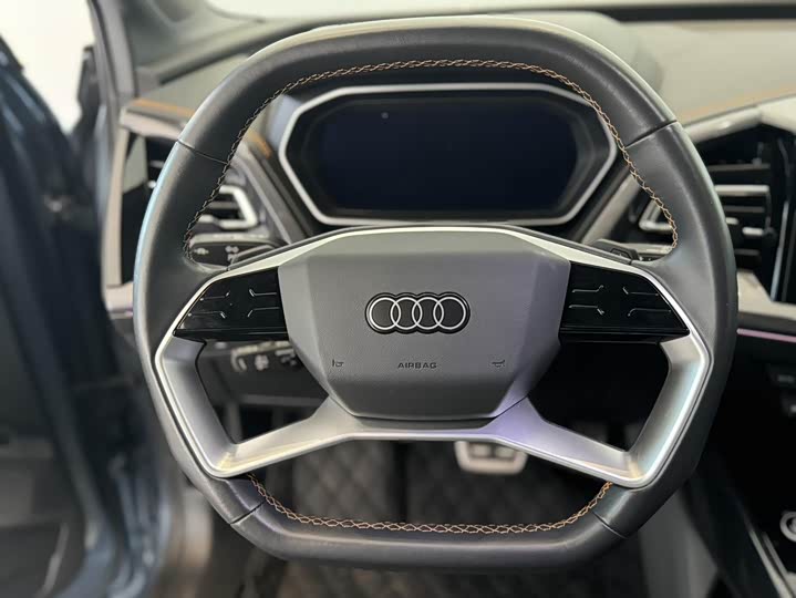 Фото 13 - Audi Q4 e-tron