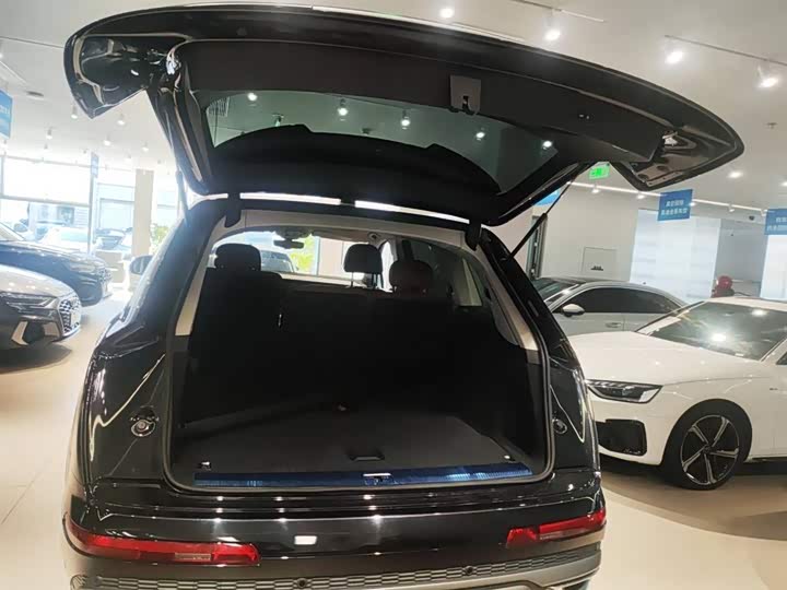 Фото 5 - Audi Q7