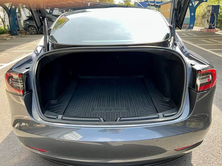 Фото 14 - Tesla Model 3