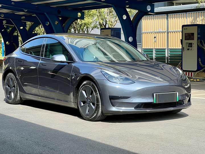 Фото 3 - Tesla Model 3