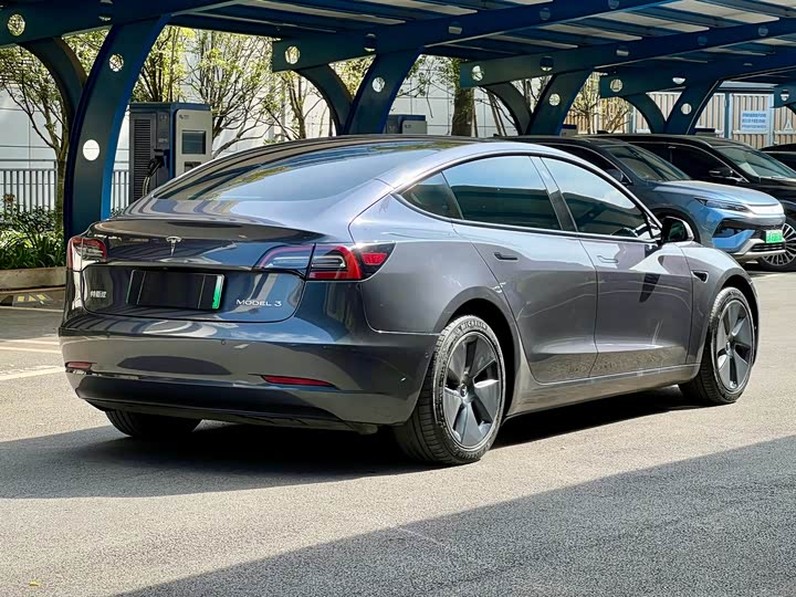 Фото 4 - Tesla Model 3