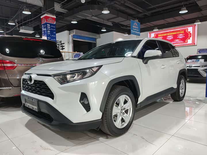 Фото 1 - Toyota RAV4