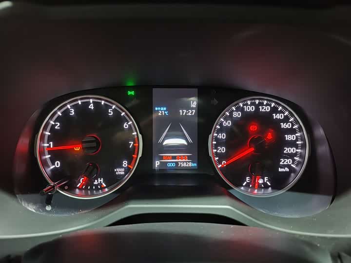 Фото 11 - Toyota RAV4