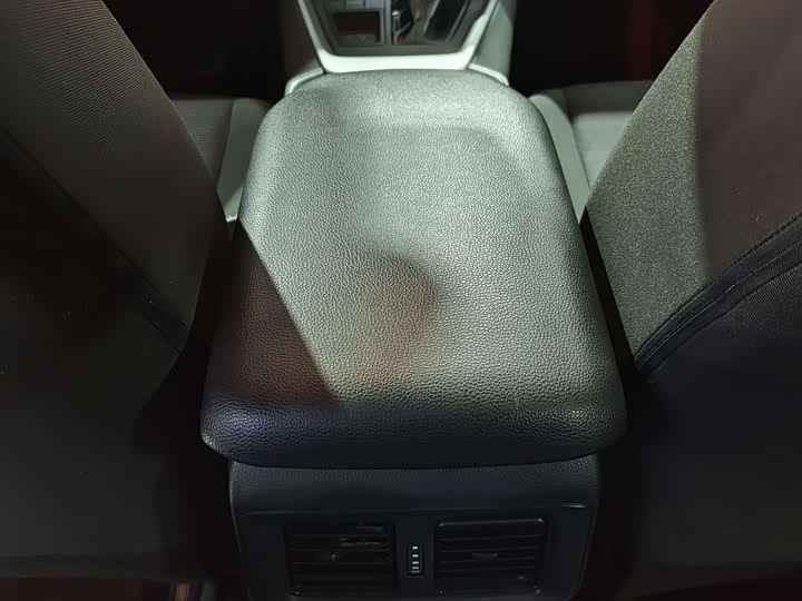 Фото 14 - Toyota RAV4