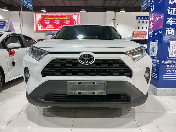 Фото 2 - Toyota RAV4