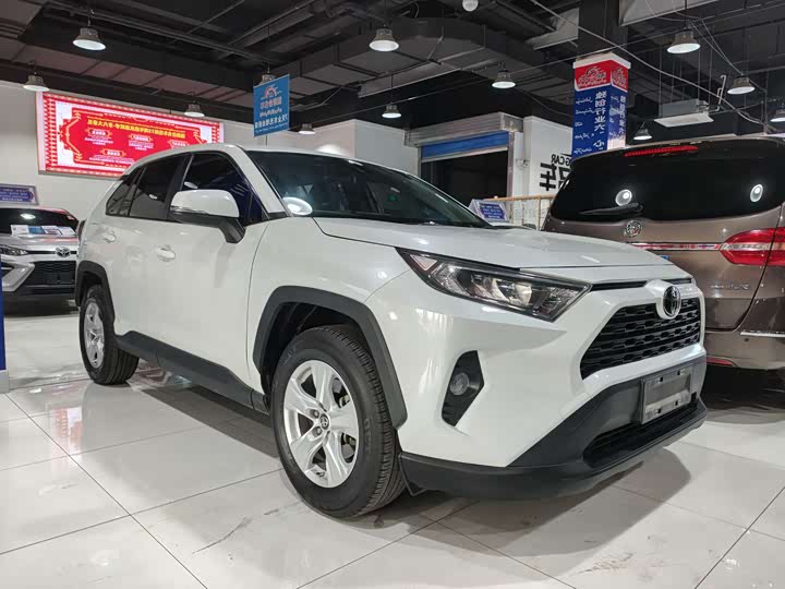 Фото 3 - Toyota RAV4