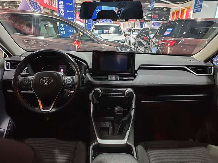 Фото 5 - Toyota RAV4