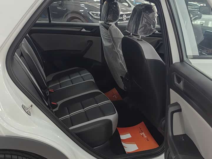 Фото 10 - Volkswagen T-Roc