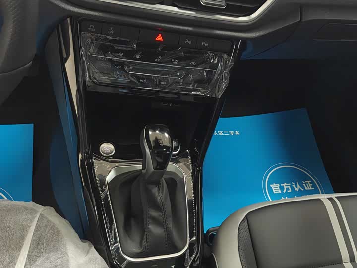 Фото 14 - Volkswagen T-Roc