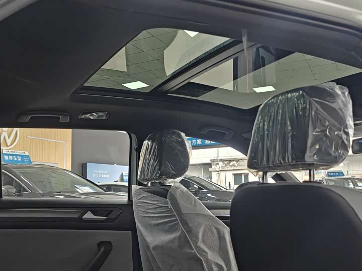 Фото 7 - Volkswagen T-Roc