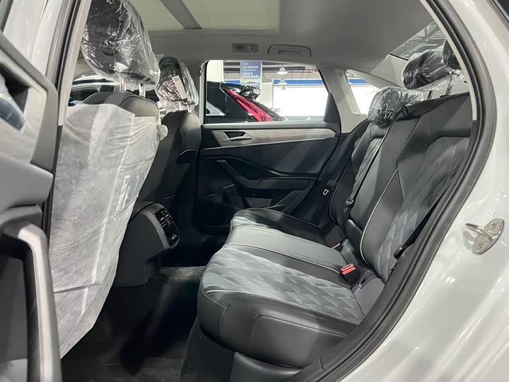 Фото 8 - Volkswagen Sagitar L