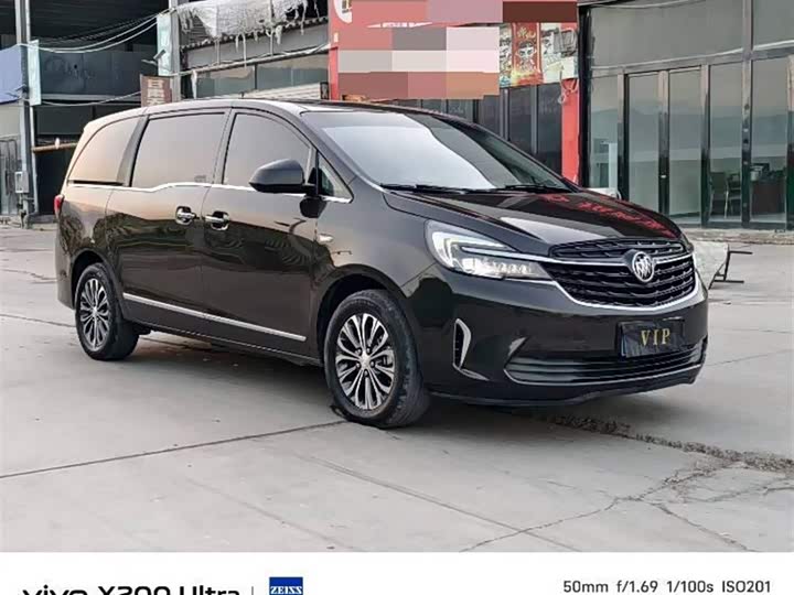 Фото 2 - Buick GL8 ES