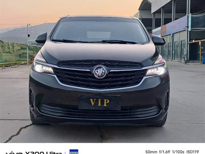 Фото 3 - Buick GL8 ES