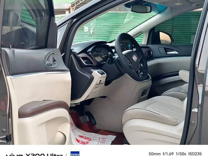 Фото 6 - Buick GL8 ES