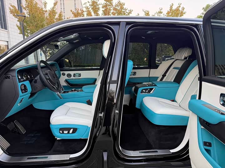 Фото 10 - Rolls-Royce Cullinan