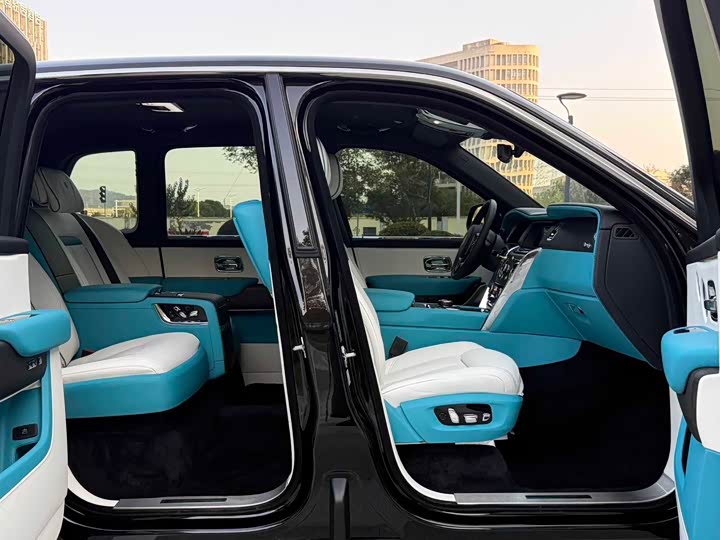 Фото 14 - Rolls-Royce Cullinan