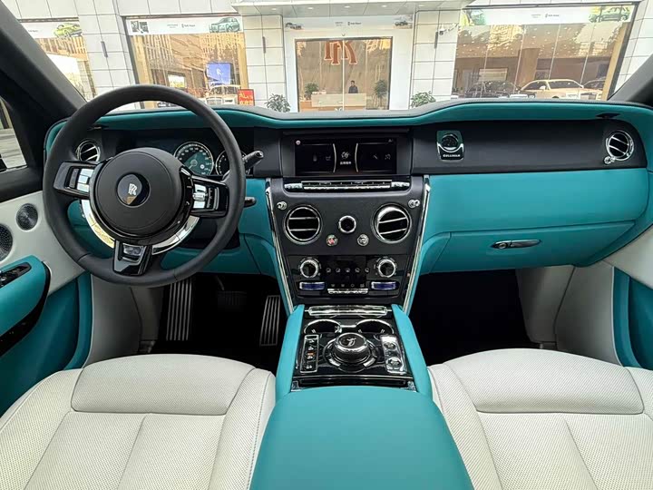 Фото 15 - Rolls-Royce Cullinan