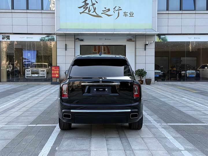 Фото 7 - Rolls-Royce Cullinan