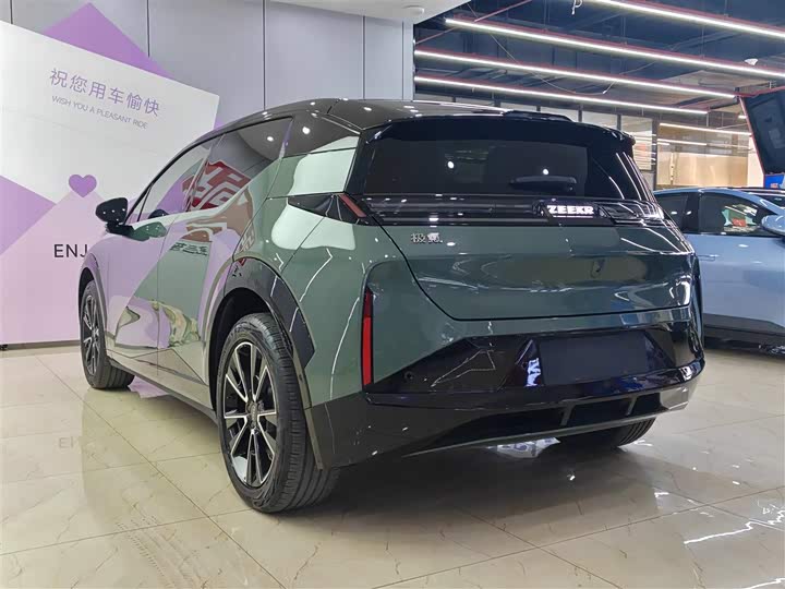 Фото 18 - Zeekr X