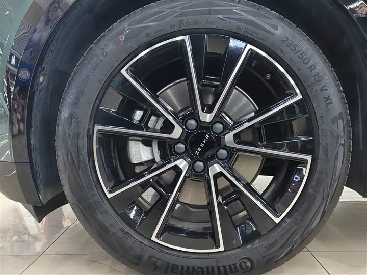 Фото 5 - Zeekr X