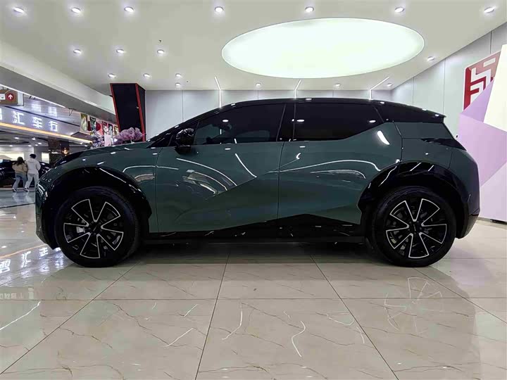 Фото 6 - Zeekr X