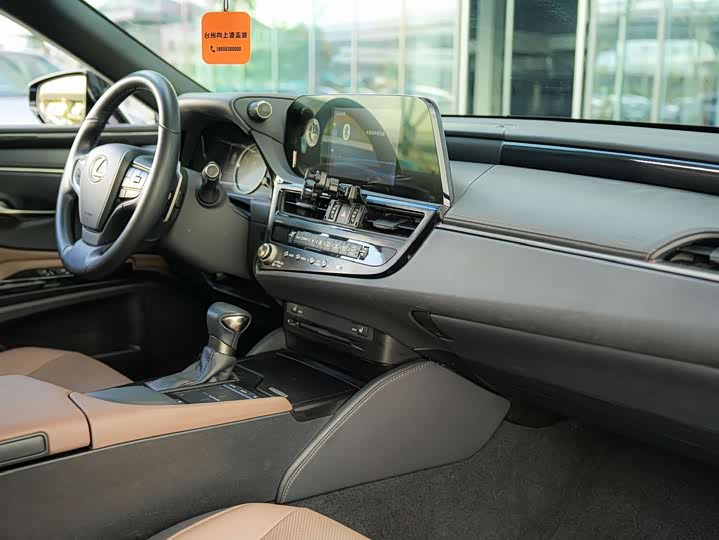 Фото 10 - Lexus ES